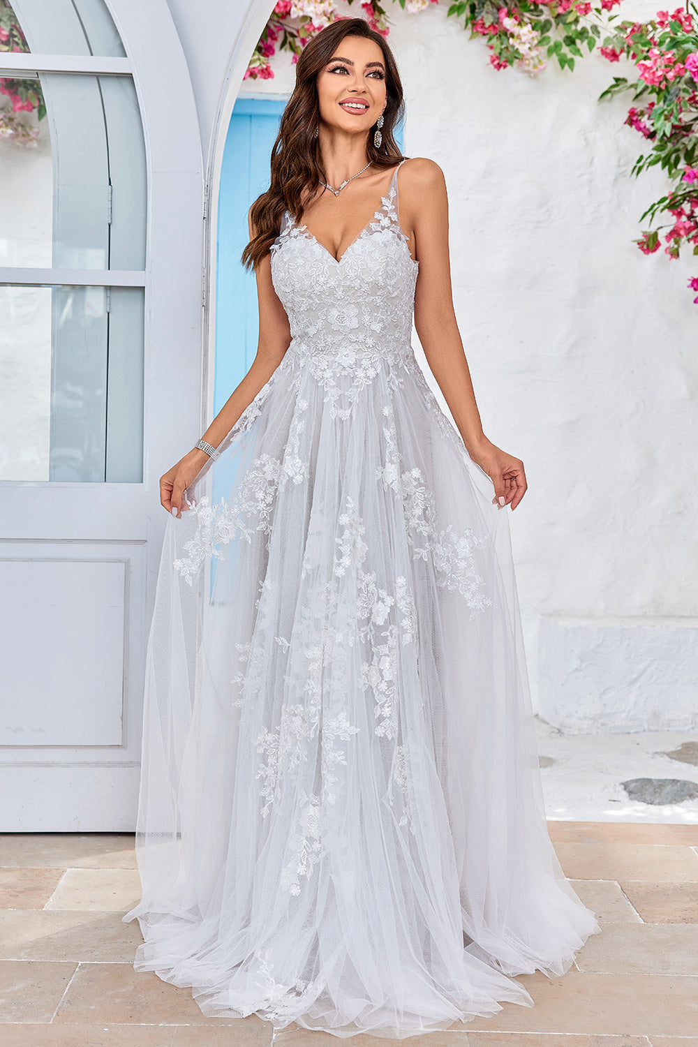 Robe de mariée longue en tulle dos nu ivoire avec Broderie