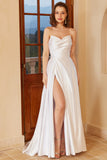 Robe de mariée en satin blanc avec fente