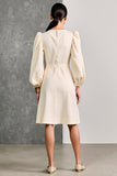 Robe Court Ivoire Satin Trapèze Col Bateau