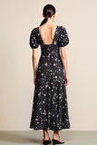 Robe Longue Satin Noir Trapèze Col Carré