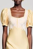 Robe Court Jaune Satin Fourreau Col Carré