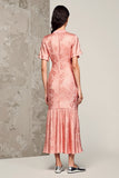 Robe Longue Rose Trapèze Satin Revers Cranté