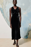 Robe Midi Noir Satin Fourreau Capot