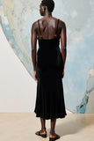 Robe Midi Noir Satin Fourreau Capot