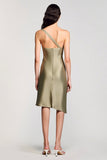 Robe Court Olive Satin Trapèze Une Épaule
