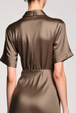 Robe Longue Olive Satin Trapèze Revers Cranté