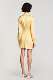 Robe Mini Jaune Satin Trapèze Avec Col