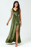 Robes de demoiselle d'honneur en velours olive à col en V et sans manches