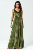 Robes de demoiselle d'honneur en velours olive à col en V et sans manches