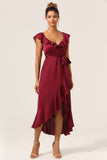 Robe de demoiselle d’honneur bordeaux à col V avec volants