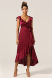 Robe de demoiselle d’honneur bordeaux à col V avec volants