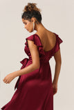 Robe de demoiselle d’honneur bordeaux à col V avec volants