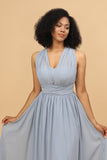 Robe de demoiselle d'honneur longue convertible en mousseline de soie bleu gris