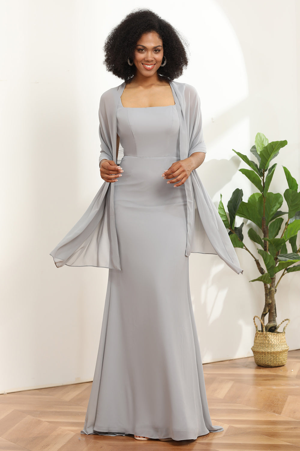 Robe de demoiselle d’honneur sirène à col carré gris avec cape