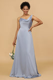 Une ligne à col asymétrique Gris Bleu Longue Satinée Robe demoiselle d’honneur