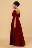 Robe de demoiselle d’honneur à demi-manches en velours rouge avec fente
