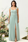 Une ligne Robe longue de demoiselle d'honneur à bretelles spaghetti Dusty Sage avec Volants