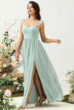 Une ligne Robe longue de demoiselle d'honneur à bretelles spaghetti Dusty Sage avec Volants
