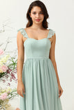 Une ligne Robe longue de demoiselle d'honneur à bretelles spaghetti Dusty Sage avec Volants