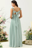 Une ligne Robe longue de demoiselle d'honneur à bretelles spaghetti Dusty Sage avec Volants