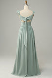 Une ligne Robe longue de demoiselle d'honneur à bretelles spaghetti Dusty Sage avec Volants