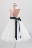 Robe de fille à fleurs blanches avec paillettes