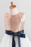 Robe de fille à fleurs blanches avec paillettes