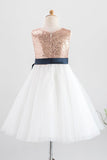 Robe de fille à fleurs blanches avec paillettes