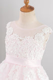 Robe de fille à fleurs rose pâle avec appliques