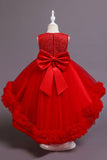 Robe de demoiselle d'honneur blanche à col haut et bas avec nœud papillon