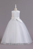 Une ligne Robe de soirée fille blanche à col bijou avec nœud papillon