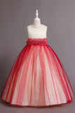 Robe de fille bleue sans manches avec perle
