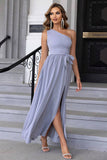 Robe de bal bleu poussiéreux à une épaule avec fente