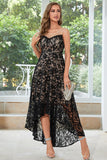 Robe noire haute-basse en dentelle sans manches