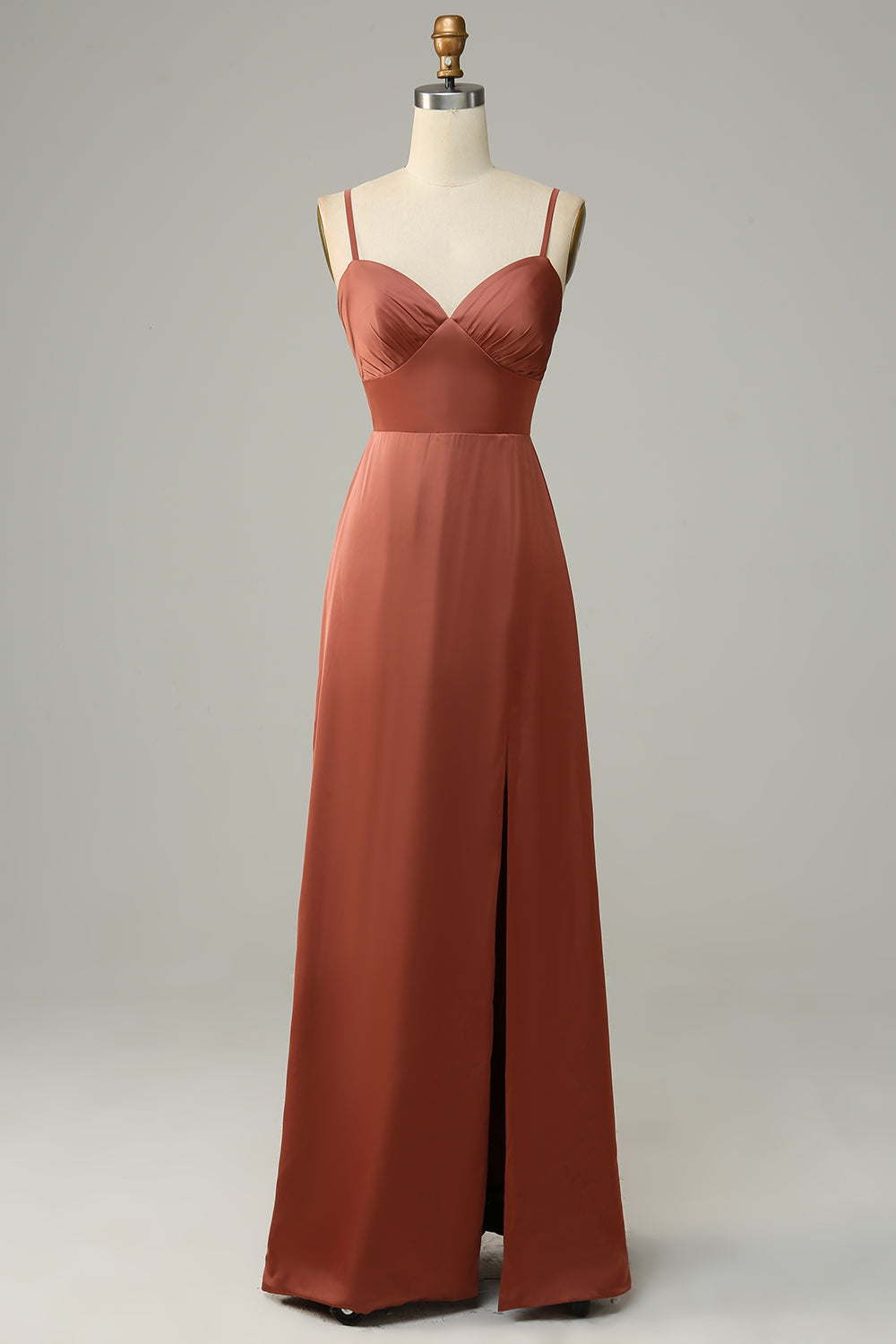 Robe de demoiselle d'honneur en satin gaine rouge brique à bretelles spaghetti avec fente