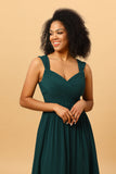 Robe de demoiselle d’honneur vert mousseline de soie avec volants