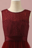 Robe de demoiselle d’honneur junior en dentelle bordeaux et tulle