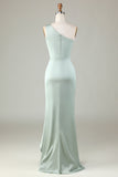 Robe de demoiselle d’honneur matcha à une épaule avec volants
