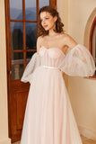 Robe de mariée à pois roses avec manches bouffantes
