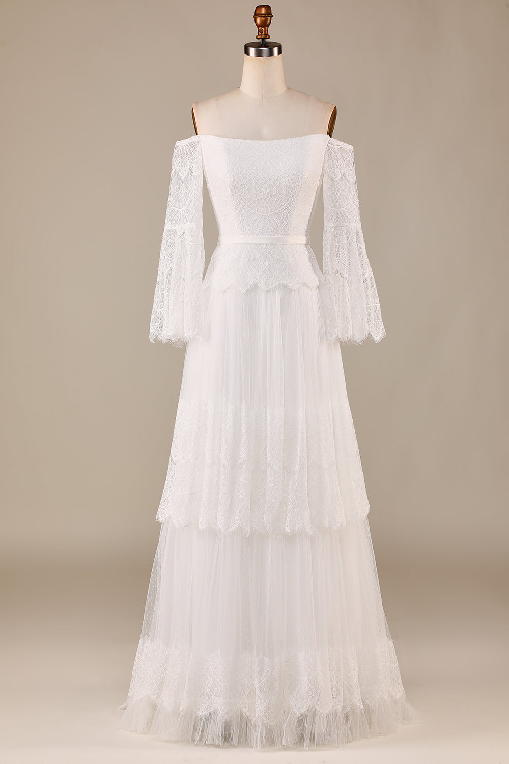 Une ligne de l’épaule ivoire balayage train manches évasées robes de mariée