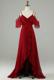 Asymétrique Cold Épaule Burgundy Robe de demoiselle d’honneur longue avec volants
