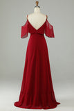 Asymétrique Cold Épaule Burgundy Robe de demoiselle d’honneur longue avec volants