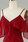 Asymétrique Cold Épaule Burgundy Robe de demoiselle d’honneur longue avec volants