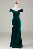 Robe de demoiselle d'honneur sirène en velours vert paon à épaules dénudées de demoiselle d’honneur avec fente