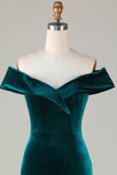 Robe de demoiselle d'honneur sirène en velours vert paon à épaules dénudées de demoiselle d’honneur avec fente