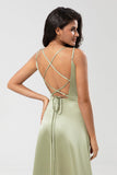 Robe de demoiselle d’honneur vert satin avec dos à lacets