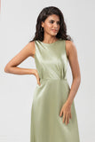 Robe de demoiselle d’honneur vert satiné avec plissée