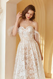 Superbe robe de mariée en dentelle blanche une ligne hors de l'épaule