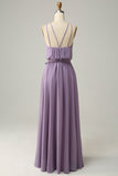 Une robe de demoiselle d’honneur longue ligne Licol Violet avec nœud papillon