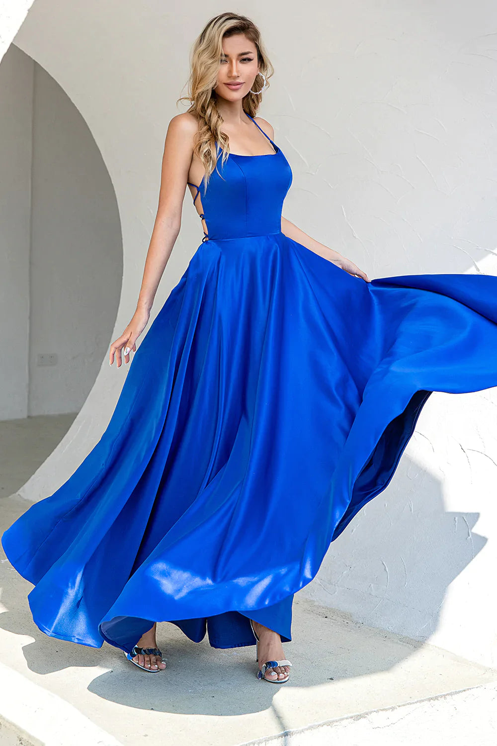 Queendancer Femmes Bal Bleu Royal Robe Dos Nu Satin Spaghetti Bretelles Robe Formelle avec Fente queendancerfr
